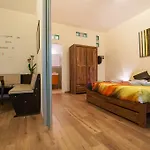 Demi's 4*